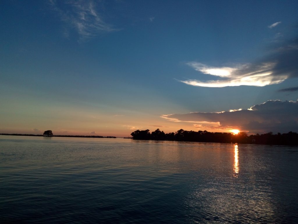 টাঙ্গুয়ার হাওরের সূর্যাস্ত: এক স্বপ্নিল মুহূর্ত